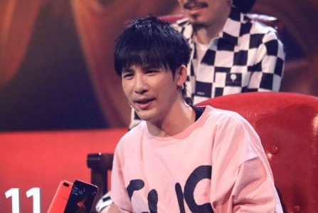 大张伟实力模仿papi酱，可谓几乎原版复制，本尊对此有何回应？