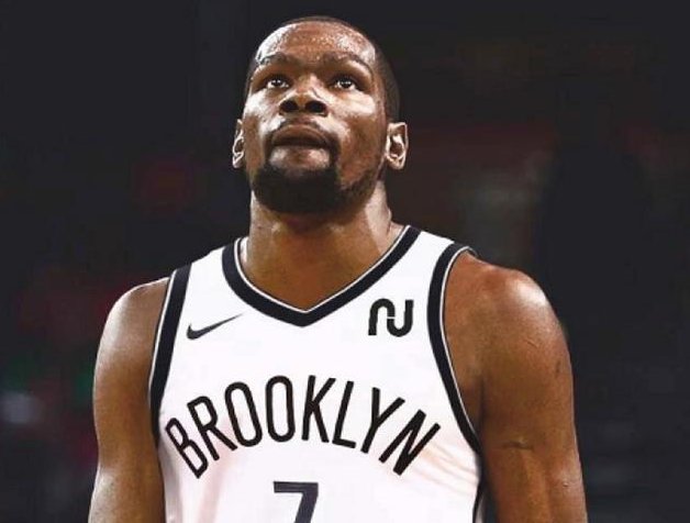 杜兰特看上美女大学生，身材修长面容如天使，又有新欢了吗？