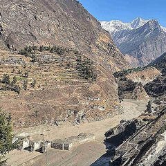 印度北部发生冰川断裂，洪水冲垮大坝冲走房屋，官方对此有何回应？