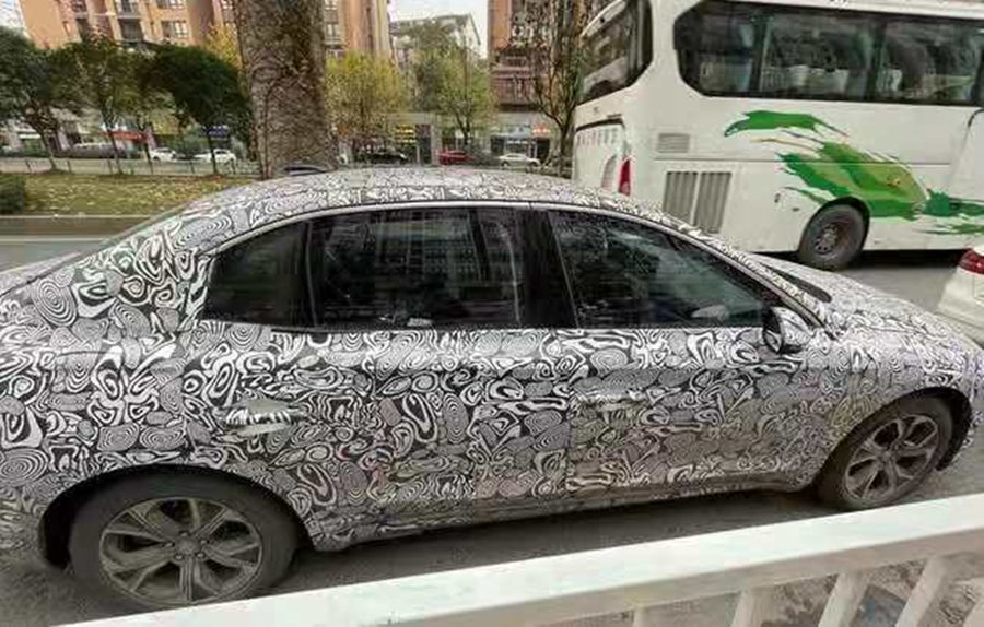 红旗E111纯电动轿车实车图曝光，将于明年3月份正式亮相