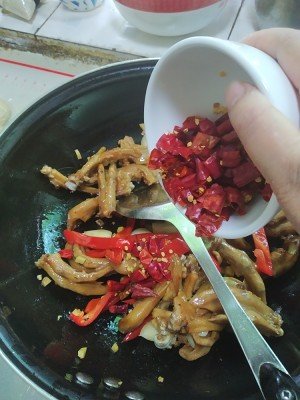 开家干锅鸭爪爪店赚钱吗?华飞鸭爪爪加盟有哪些加盟优势?