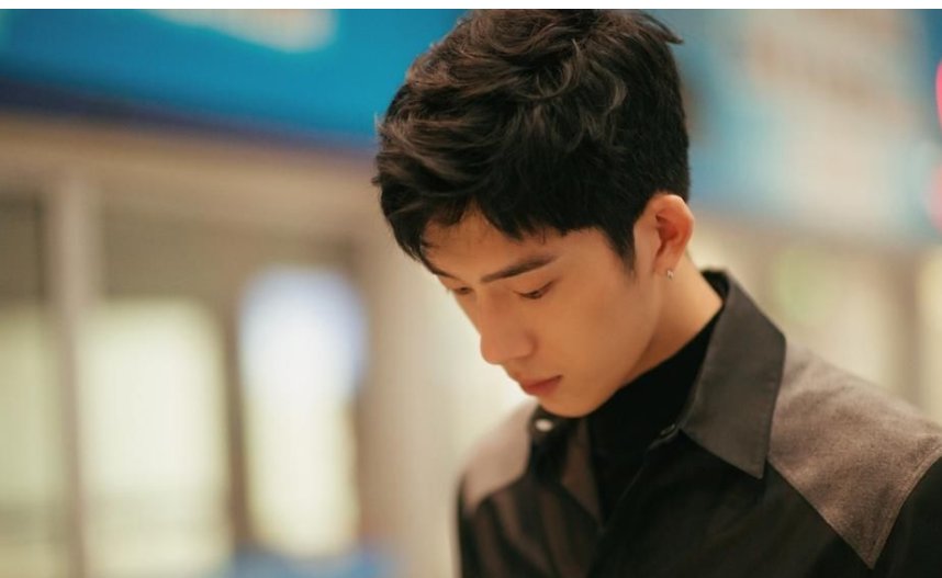 歌词“我们之间的爱情丢在哪里”出自哪一首歌曲？