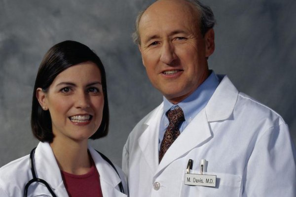 自曝收50万回扣医生再发声，医生为什么会举报自己收回扣？