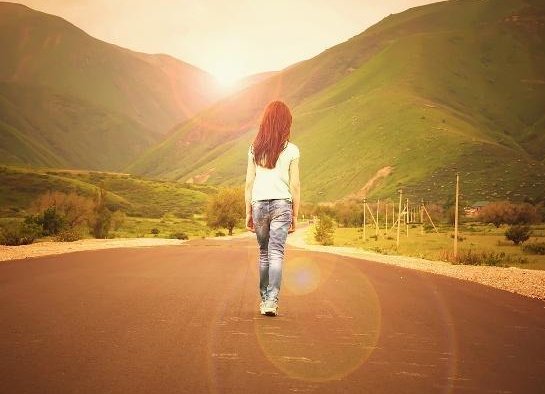 南京女孩开网店卖人生故事，你愿意与他人分享自己的人生故事吗？