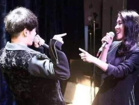 华晨宇张碧晨疑似同居，同窗帘出境，两人是否真的会复合？