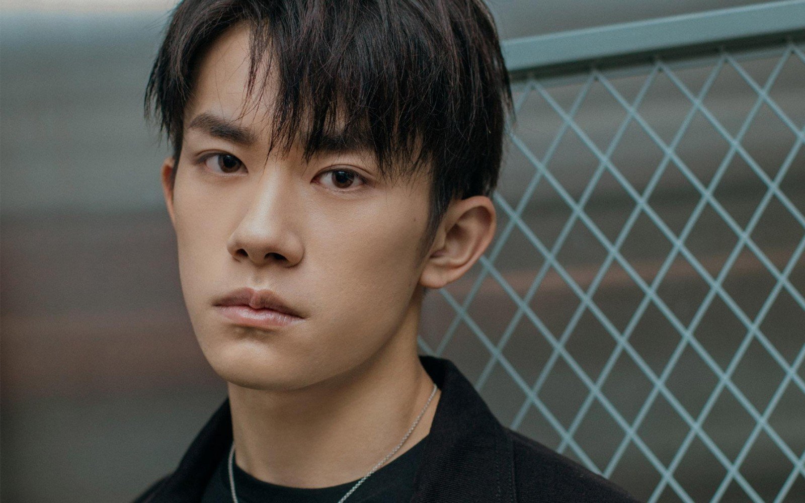 易烊千玺读哪里大学？