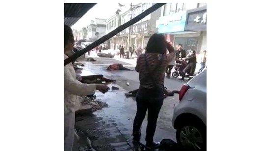 江苏女司机连续撞倒7名老年人 下车后吓得直哭 怎么看？