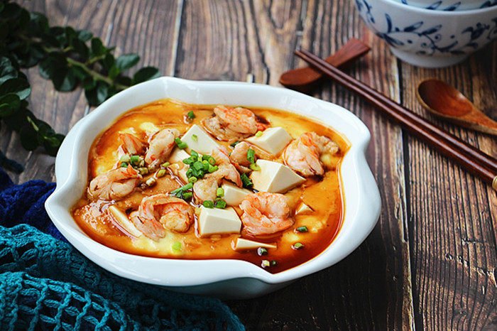 虾仁蒸蛋等于砒霜是真的吗？