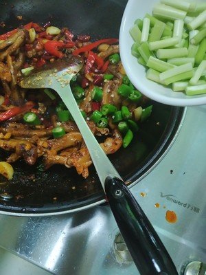 开家干锅鸭爪爪店赚钱吗?华飞鸭爪爪加盟有哪些加盟优势?
