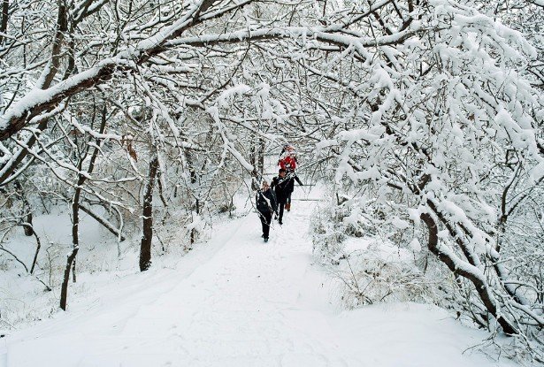 东北降温,游客裹被子玩耍,都有哪些“奇葩”的抗寒方式?