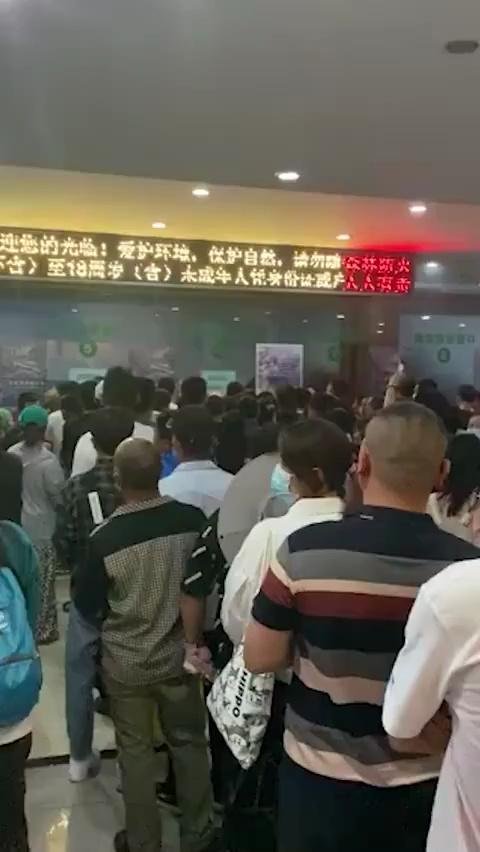 安徽一景区万人滞留高喊退票！景区是如何回应此事的？