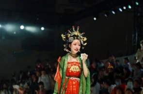 关于成都萤火虫漫展取消事件，都有哪些“瓜”？