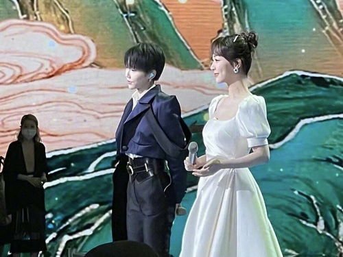 杨紫刘雨昕同台献唱，你觉得她们的表现如何？