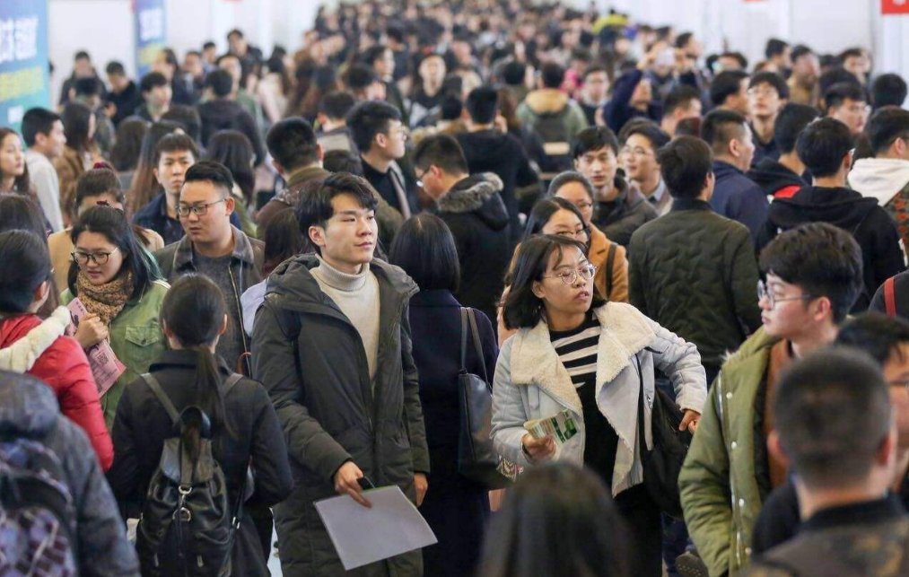 南宁一应届生两天被骗7万濒临自闭，网络求职该如何避开陷阱？