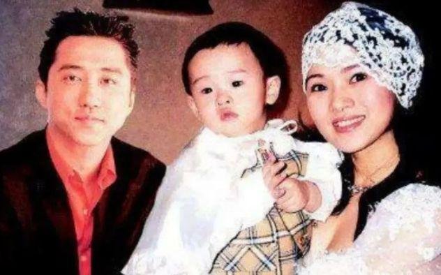 伊能静19岁的儿子哈利晒合影大方表白女友，哈利为何一直都引人关注？