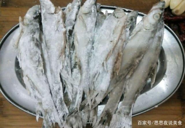 炸鱼时可以裹淀粉或者是面粉吗？应该怎么炸鱼？