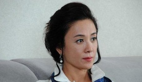 傅艺伟的堕落史，从“最美妲己”到“阶下囚”，现在她的生活如何？