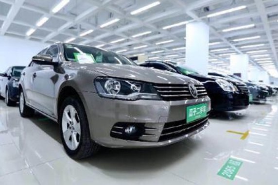 瓜子二手车买车的服务费是要给多少啊？