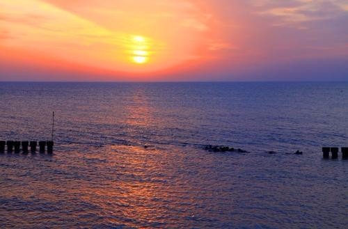 为什么在国内院线里常见国产电影与美国大片却很少见韩国日本电影呢？