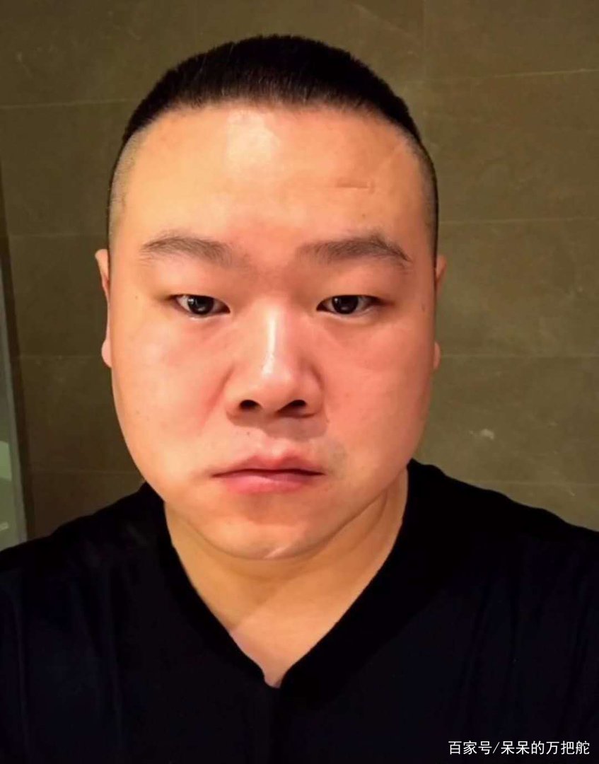 岳云鹏在周年表演被轰下台，德云社到底是惹到了谁？