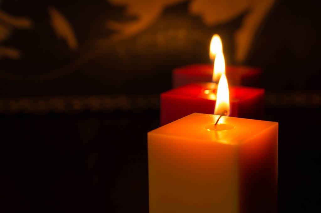 化学：写出蜡烛燃烧的文字表达式