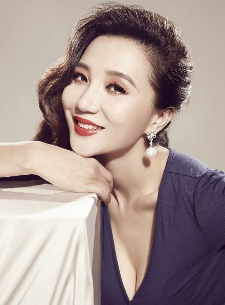 中国少数民族的著名女歌手的名字是什么