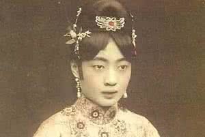 婉容私通是和谁？最后婉容的下场是什么？