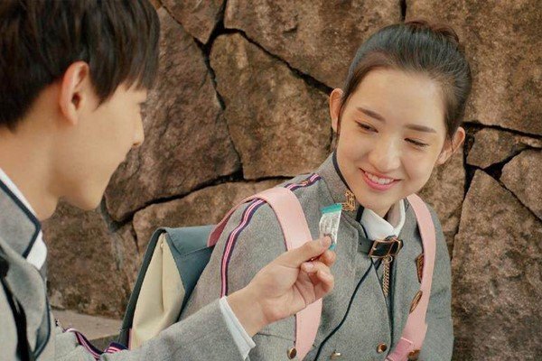 肖战主演《超星星学园》被扒，当年剧中一吻定情，现实里的他对王玉雯有过真情吗？