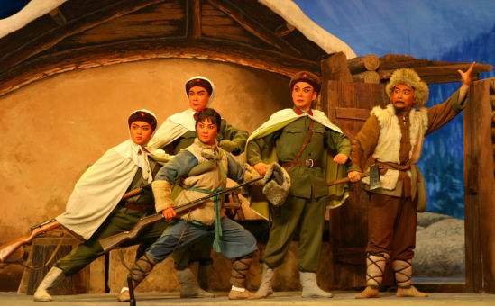 杨子荣从滦平身上获取了什么重要情报？