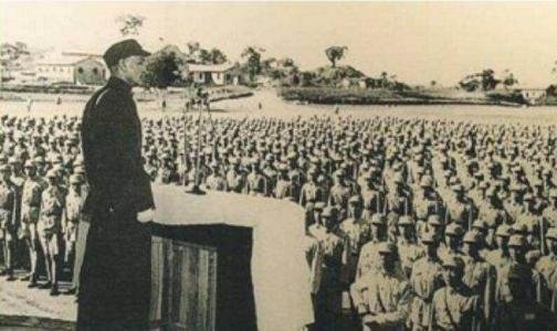 【一寸山河一寸血，十万青年十万军.】是谁说的？