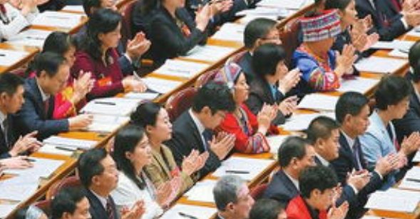 坚持党的基本路线不动摇关键是什么？