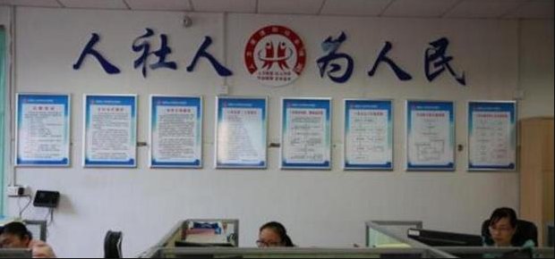 有谁知道怎么查询自己的个人档案在哪儿