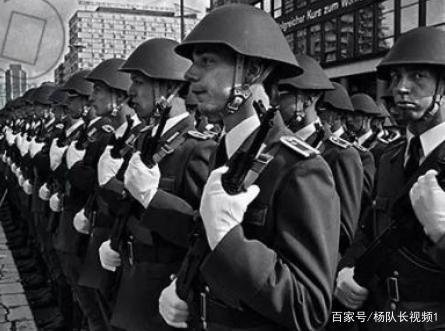 被希特勒嫌弃的M56钢盔，为何却受到士兵的青睐呢？