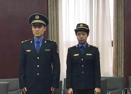 市场监督管理局新成立未发制服，穿原工商制服执法没有问题吧？