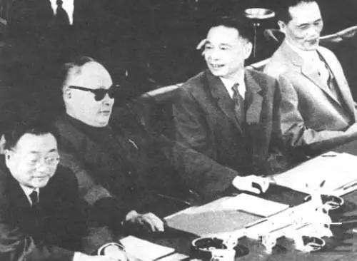 对赫鲁晓夫拍桌子的中国元帅是谁?