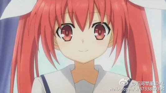 有一个动漫少女粉色头发白色衣服粉色眼睛头上有白色带子，求动漫名，求少女名