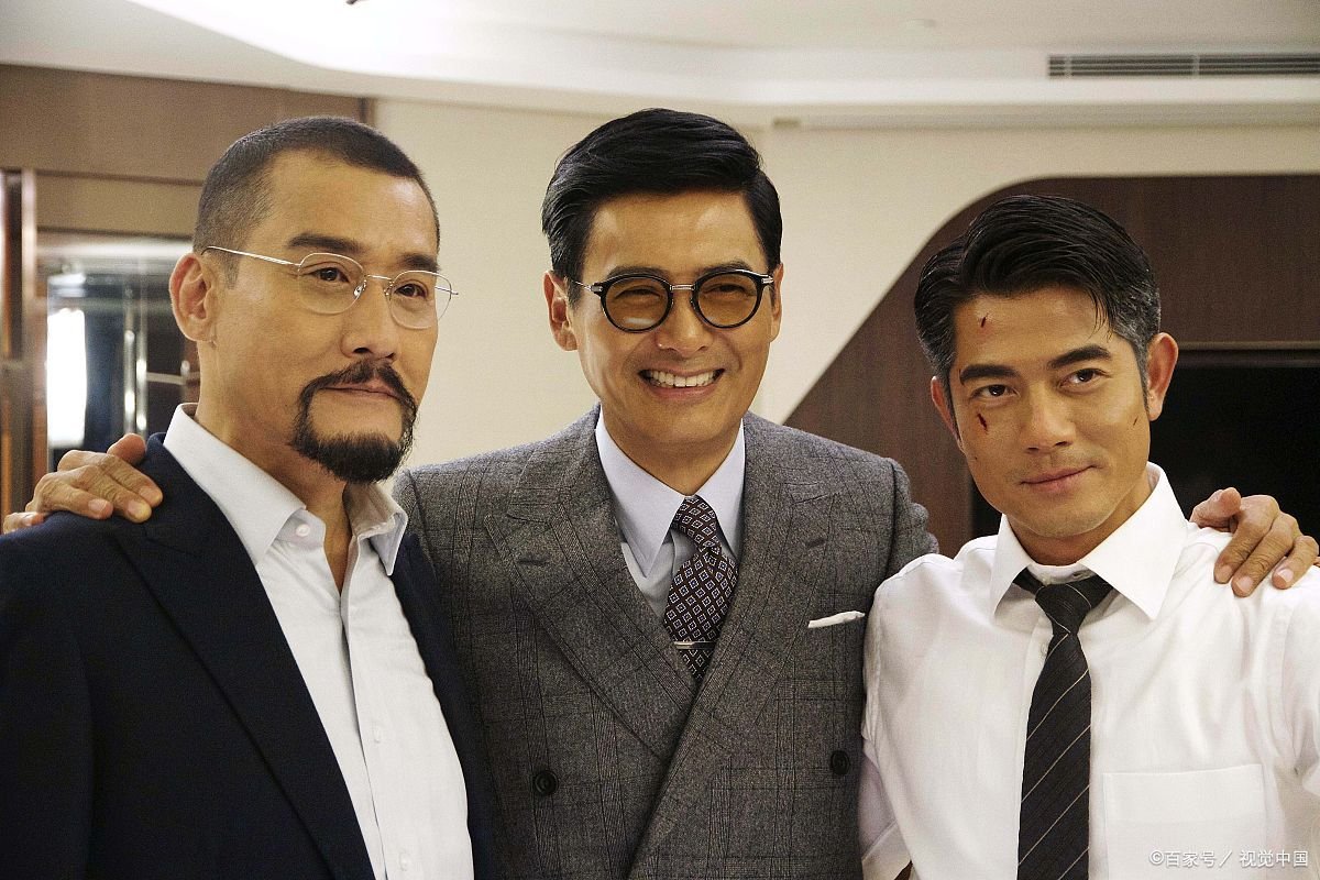 看了寒战2,请问香港警务处处长,保安局局长,律政司司长的级别和从属关系?