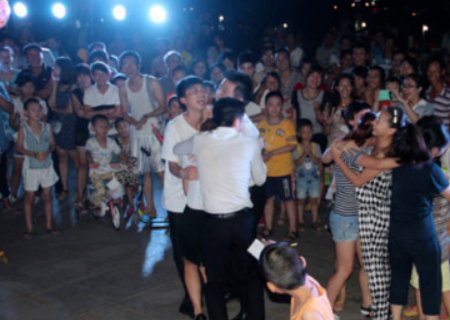 “爱的抱抱”的详细游戏规则是什么?