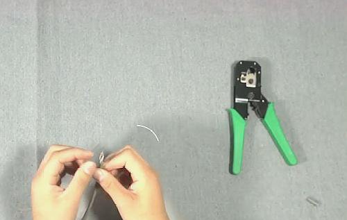 笔记本电脑本地连接显示网络电缆被拔出是什么意思?