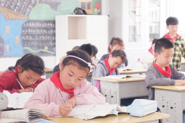 2020年二建考试报名什么时间？