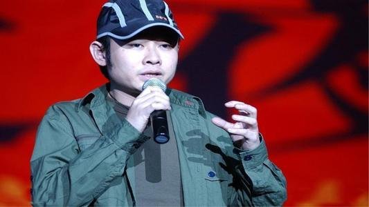 五十岁刀郎近况流出,身材圆润壮实,现任老婆十八年不离不弃,你怎么看?