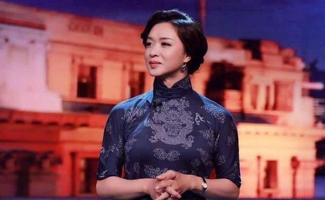 她是金星的正牌妻子，不吵不闹12年前跟金星离婚，如今过得怎样？