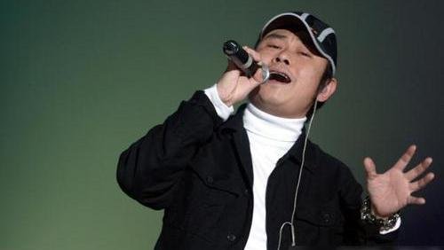 五十岁刀郎近况流出,身材圆润壮实,现任老婆十八年不离不弃,你怎么看?