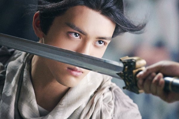 交往过10任女友，被小27岁妻子败光家产的吴启华，如今现状如何？