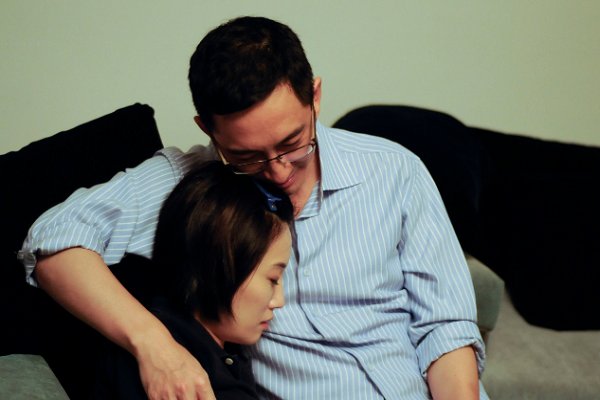 交往过10任女友，被小27岁妻子败光家产的吴启华，如今现状如何？