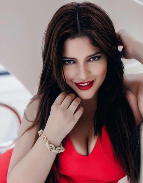 超级喜欢白胖肥美的女孩,有这样的图吗?最好是露脐的,越肥越好