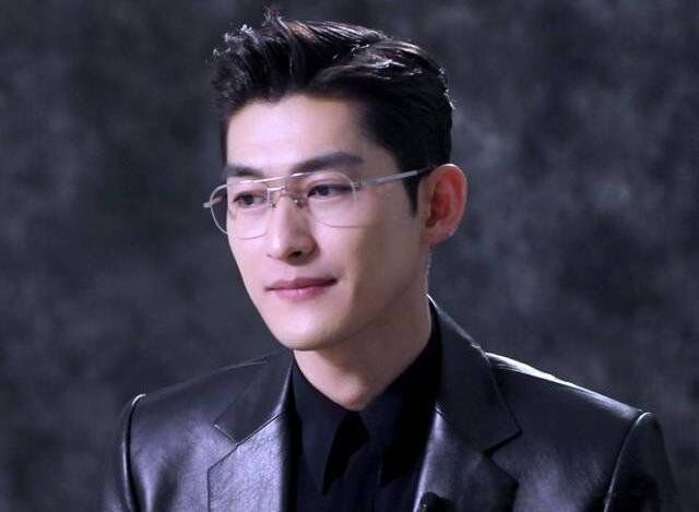 张翰全是眼睛的图片 满脸都是密集的眼睛很吓人