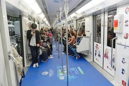 专家谈郑州地铁事故,列车无逃生门,列车该不该设置逃生门?