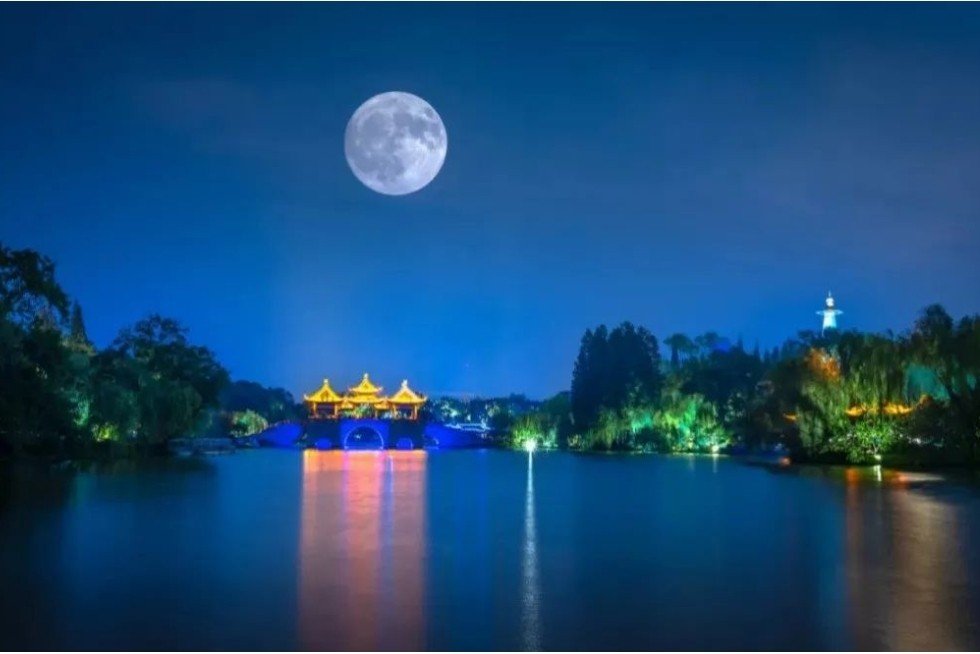 又是一年中秋时的上句