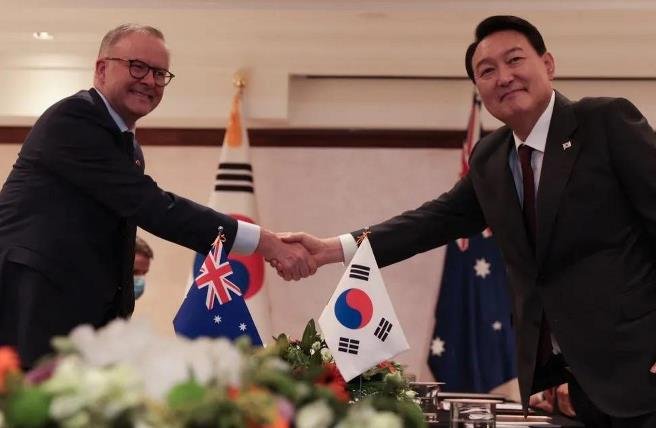 在国际舞台上,韩总统接连“受辱”,“翻车”背后暴露了哪些问题?